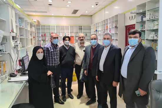 بازدید رئیس سازمان غذا و دارو، مشاور رسانه سازمان، معاون غذا و داروی دانشگاه علوم پزشکی تهران از داروخانه 13 آبان 7 دی 1400 